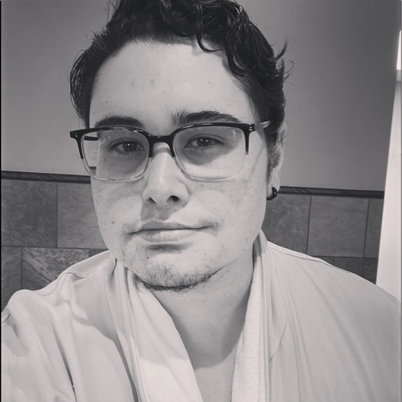 Meet your Posher, Alex - Picture 3 of 10